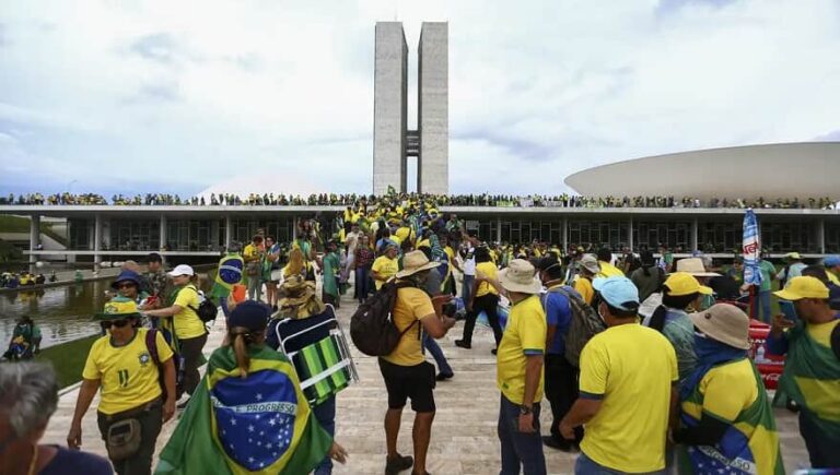 Projeto de Anistia: Intervenção Divina ou fim da paciência popular?
