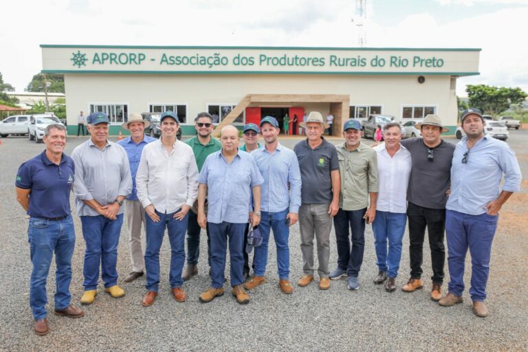 Governador participa do início da colheita de soja no DF e anuncia infraestrutura rural