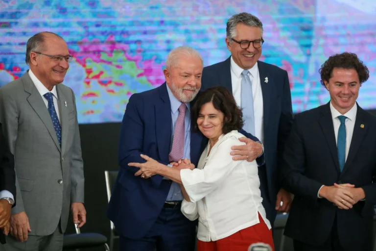 Cai Nísia Trindade na Saúde e entra Padilha, decide Lula