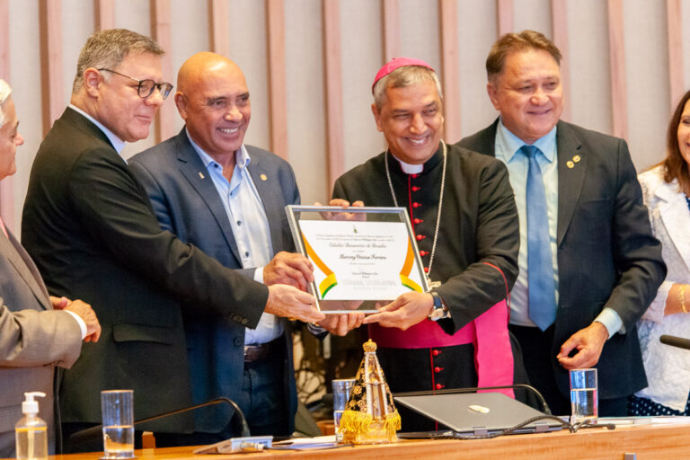 Dom Marcony Vinícius Ferreira recebe título de Cidadão Benemérito de Brasília