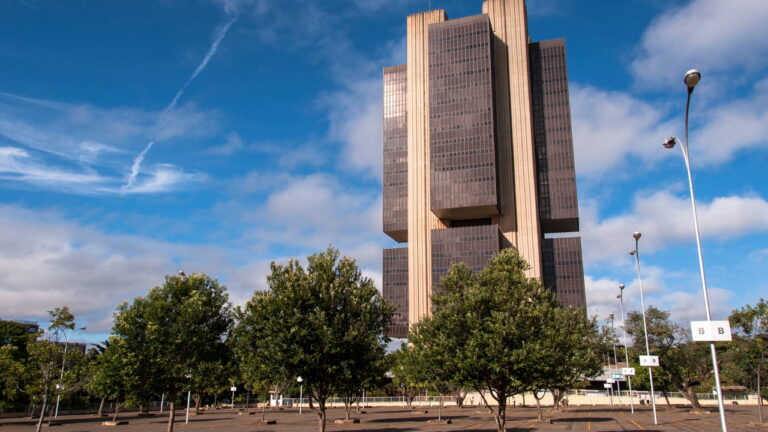 Banco Central pode excluir milhões de chaves Pix irregulares. Veja se o seu corre o risco