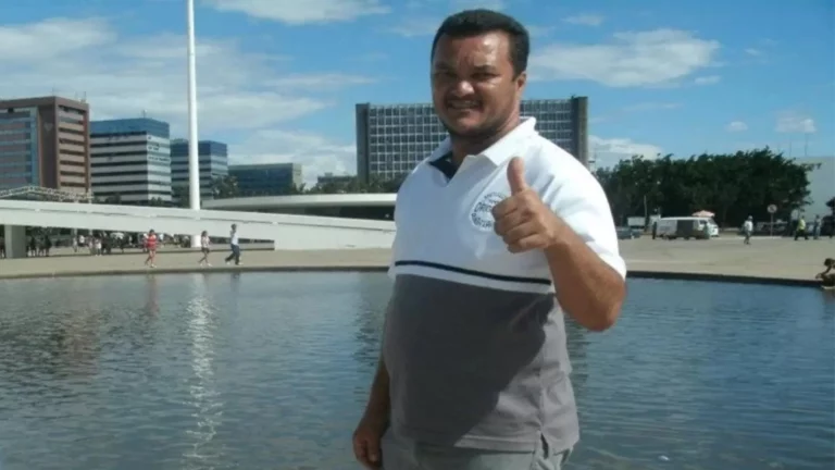 Clezão é o Rubens Paiva desta época