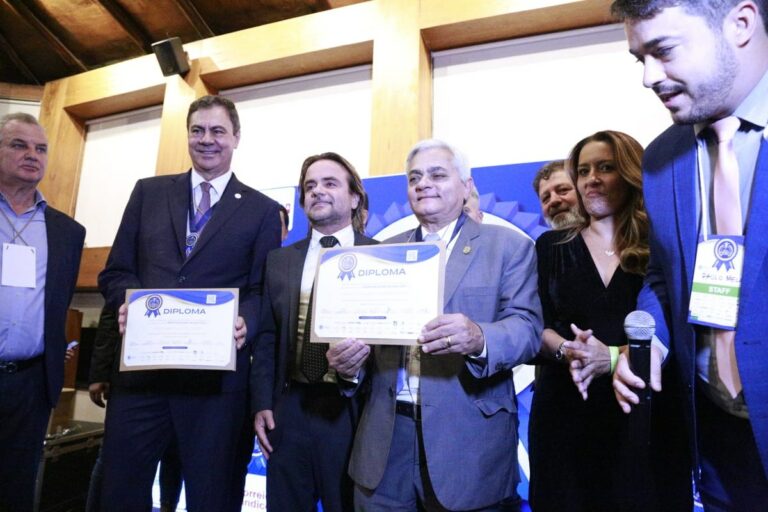 1º vice-presidente do TJDFT recebe Prêmio Melhores do Ano 2024