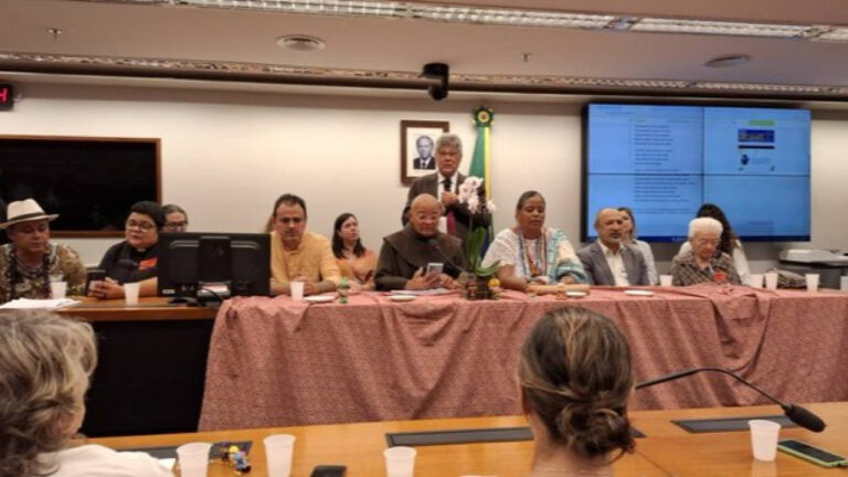 Glauber Braga que costuma atacar colegas deputados apela até para mãe de santo para não ser cassado