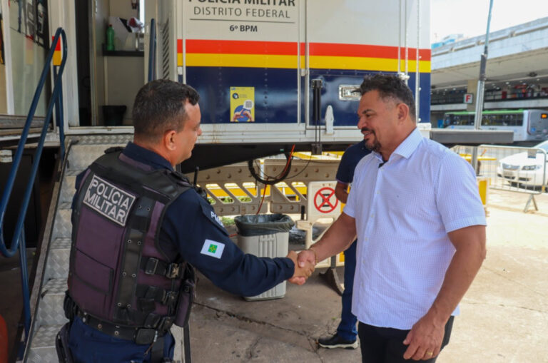 Ibaneis se rende aos apelos de Hermeto e reduz interstícios na PM promovendo mais de mil policiais