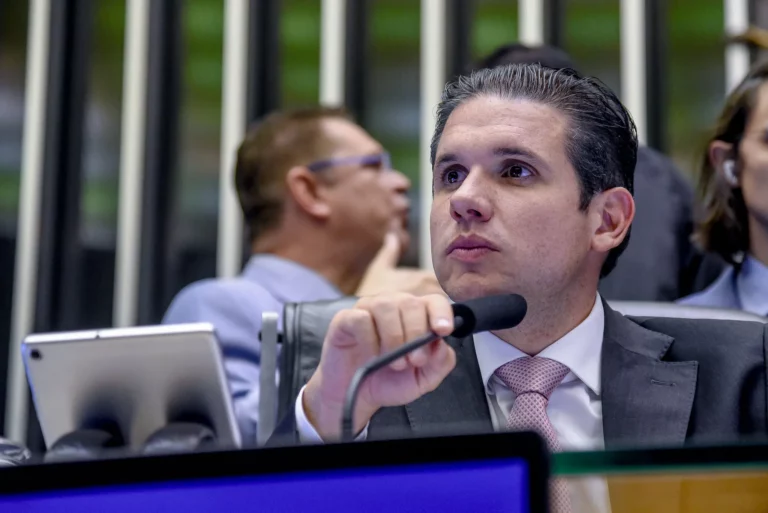 Hugo Motta “esvazia” Câmara após oposição formar maioria pela anistia
