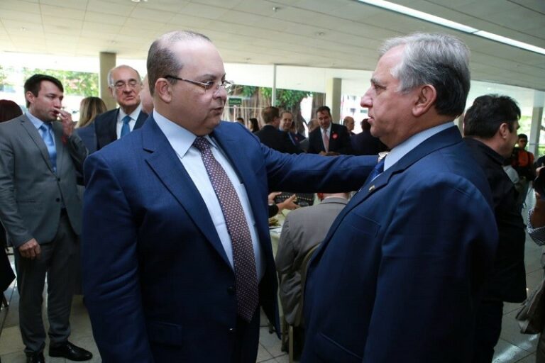 Izalci se alinha a esquerda corrupta contra o BRB