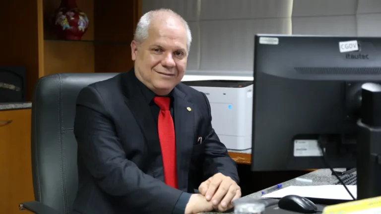 Fraude no INSS de Lula afasta o presidente do órgão Alessandro Stefanutto, filiado ao PSB