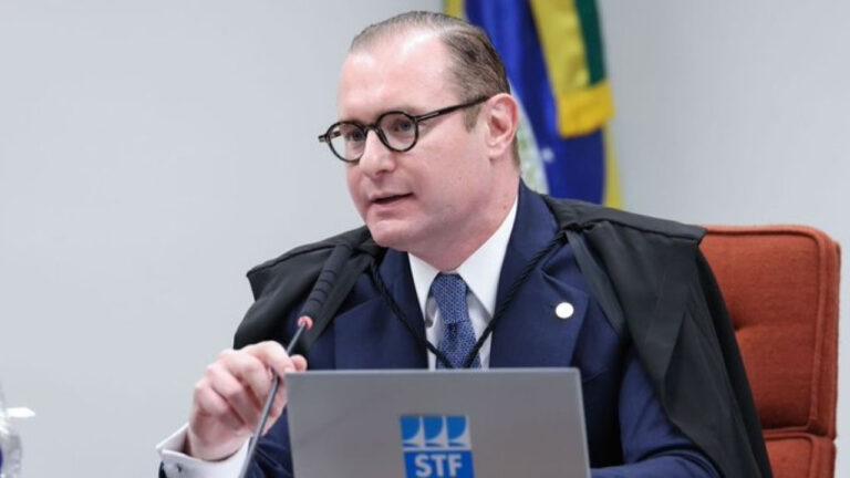 Zanin critica linguagem neutra e defende o ensino da norma culta