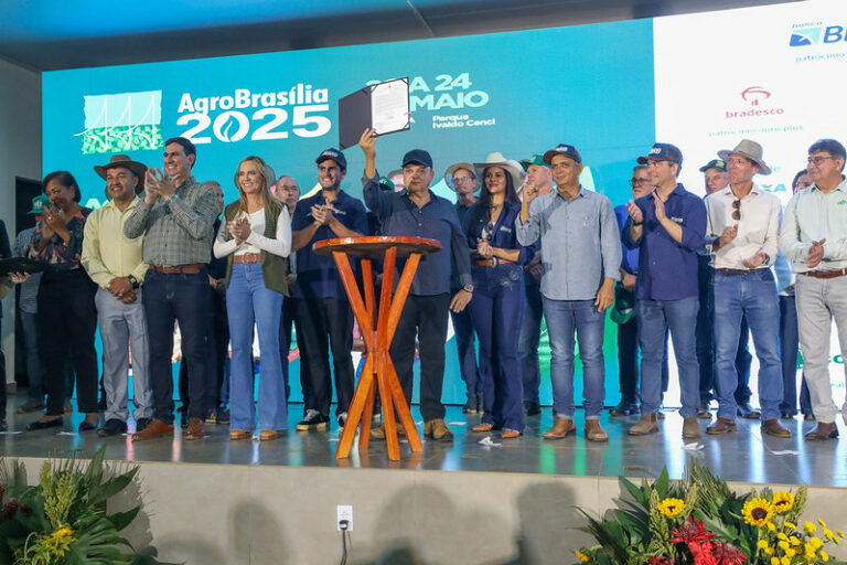 Governador Ibaneis Rocha anuncia R$ 18,3 milhões para pavimentar trecho de 7,7 km da DF-285