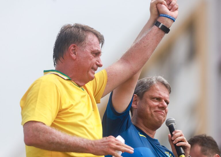 2026 bate à porta, mas será que Bolsonaro não quer abrir?