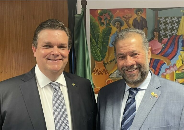 Lupi não aguenta pressão e pede para sair do Ministério da Previdência
