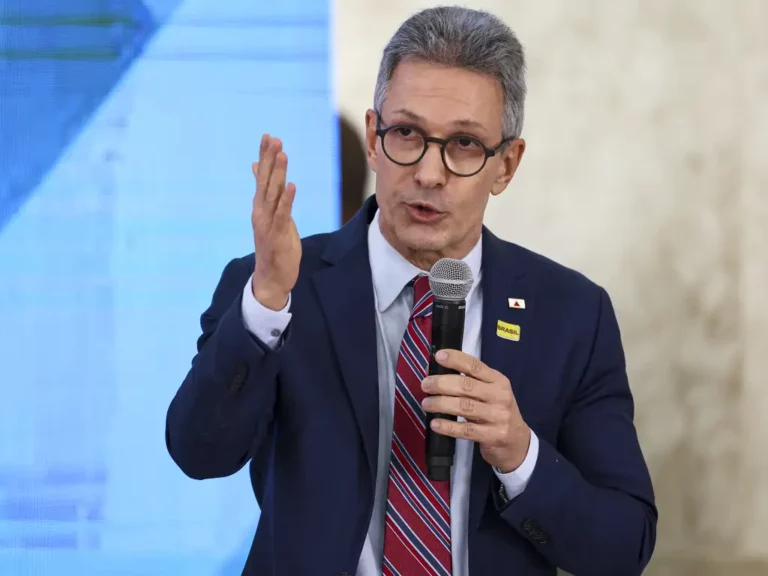 Justiça rejeita pedido do PT para retirar publicação de Zema sobre INSS