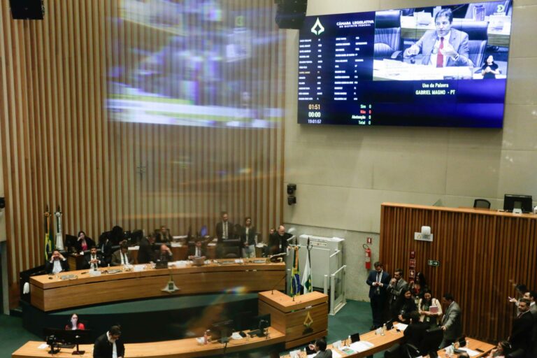 Quem são os deputados que pararam até GDF fazer acordo com professores