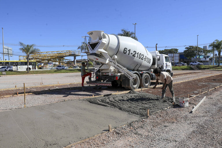 Praça dos Estados, na Candangolândia, tem piso antigo substituído e ganha novas opções de lazer