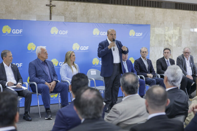 Governador Ibaneis Rocha sanciona lei que permite negociação direta de dívidas com o GDF