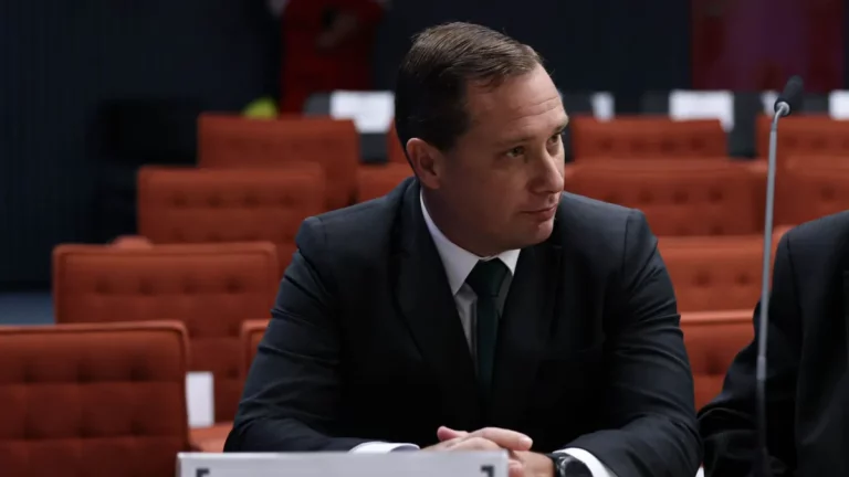 Mauro Cid mentiu ao STF sobre mensagens, diz revista Veja