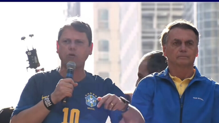 Tarcísio rasga o verbo e pede fora PT na paulista!