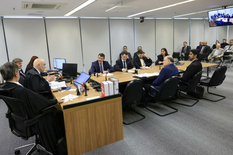Moraes ignora regra e expõe contradições com veto para gravar acareações no STF