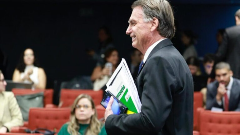 Bolsonaro critica procedimento do STF: ‘Golpe sem tropa, sem armas e sem minuta’