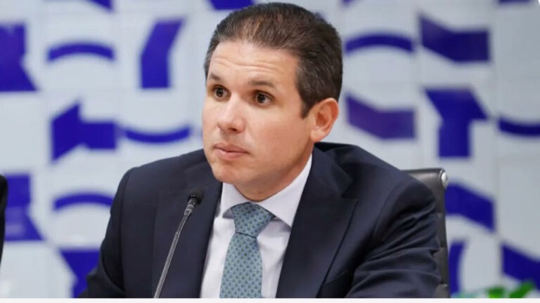 Motta manda recado a Dino e diz que Congresso não aceitará fim de emendas impositivas