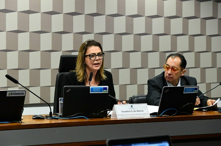 Kajuru usa a tribuna do senado para se dizer traído por Lula