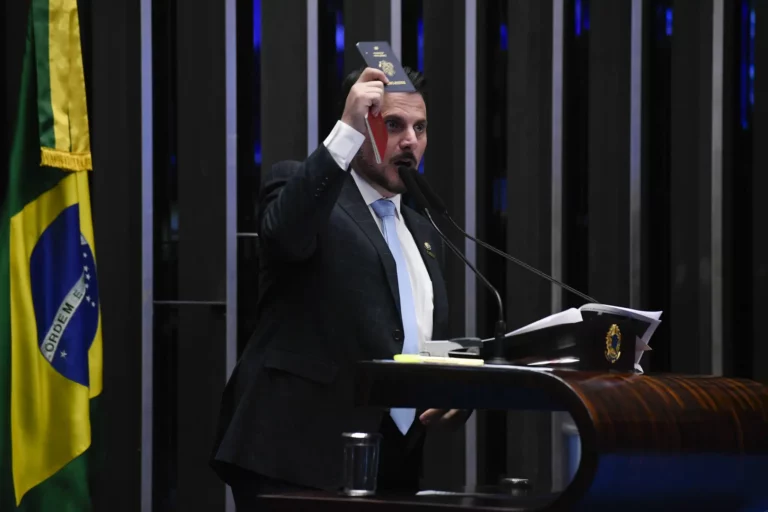 Senador Marcos do Val enfrenta Moraes e viaja para os Estados Unidos