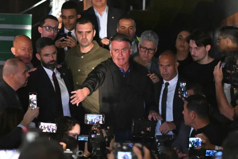 Decisão de Moraes sobre entrevistas de Bolsonaro viola liberdade de expressão e de imprensa