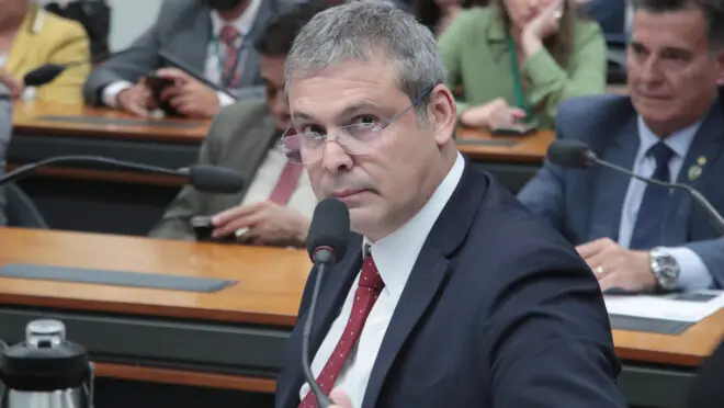 Partido Novo pede ao STF multa de R$ 100 mil contra líder do PT Lindbergh Farias