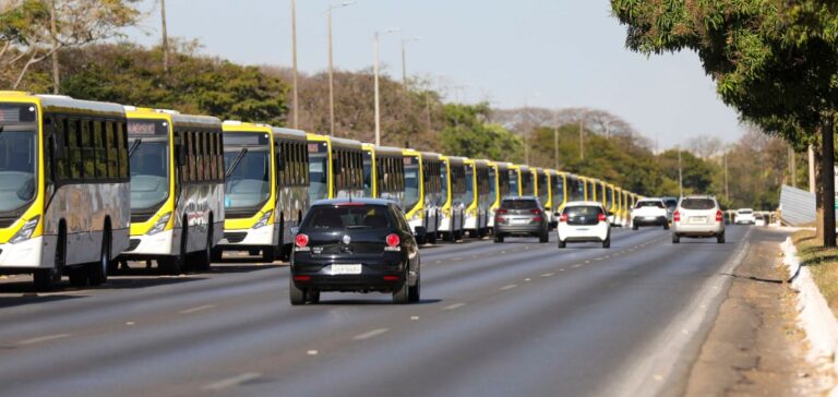 Ibaneis e Caiado conseguem impedir aumento de tarifa de ônibus no Entorno