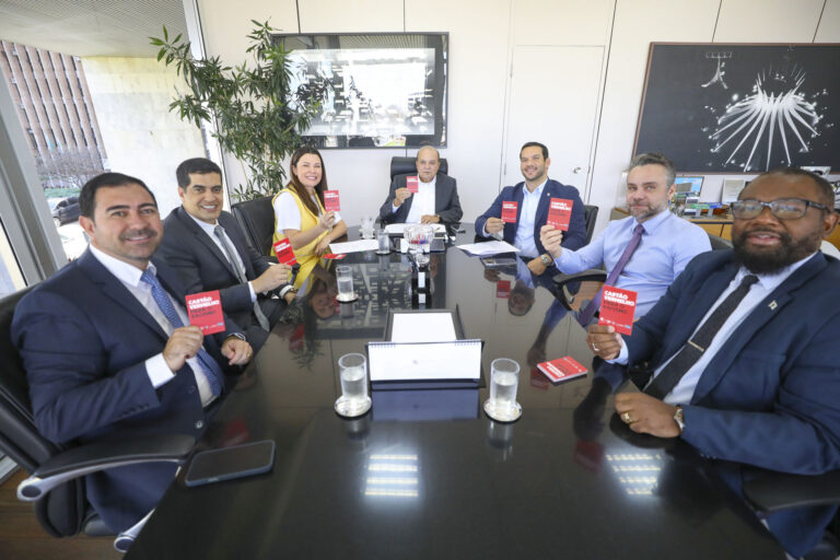 GDF e CBF firmam acordo para levar campanha contra o racismo a todo o país