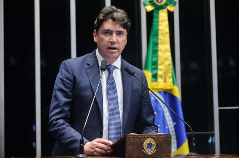 Polícia Federal investiga senador goiano Wilder Morais por suposto desvio de dinheiro público