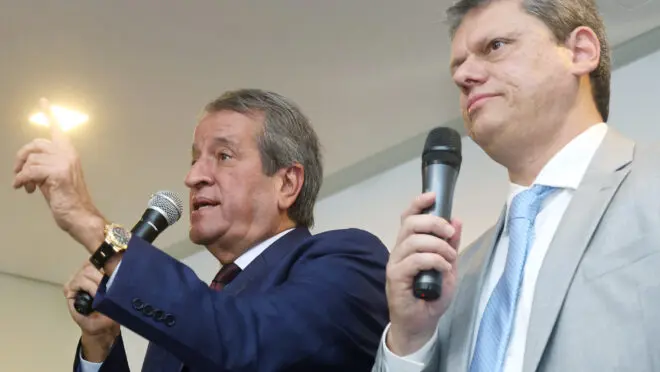 Republicanos articula compensação para liberar Tarcísio de Freitas para o PL