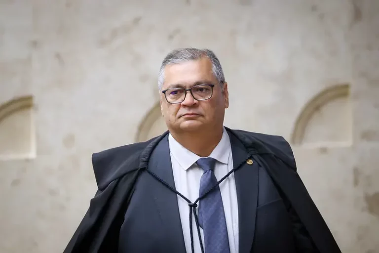 Uso do Poder: Flavio Dino lança ofensiva judicial contra críticos e exige altas indenizações
