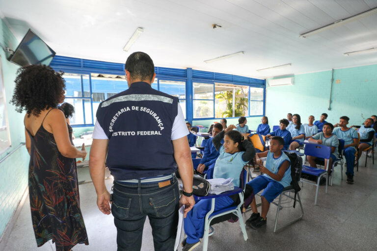 Escolas de gestão compartilhada cívico-militares alcançam mais de 98% de aprovação no DF