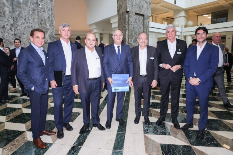 Governador Ibaneis Rocha visita sede do BID em Washington e reforça parcerias com o DF