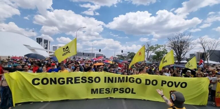 Mesmo com “Vai de Graça” e aparato sindical, ‘megaprotesto flopa’: Dirceu prega moral depois de anistiado