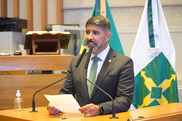 Deputado Roosevelt convoca população a acompanhar a votação do projeto que trata da instalação de câmeras nas escolas