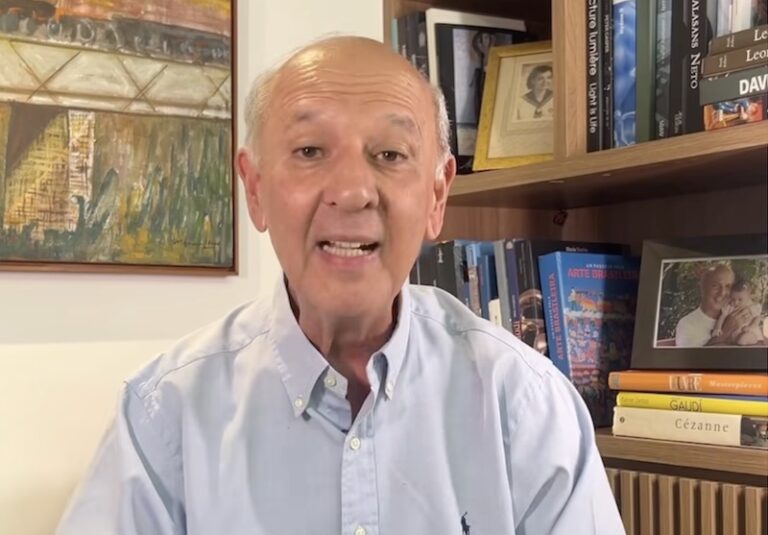 Arruda nega encontro com Dirceu, mas flerta com a esquerda