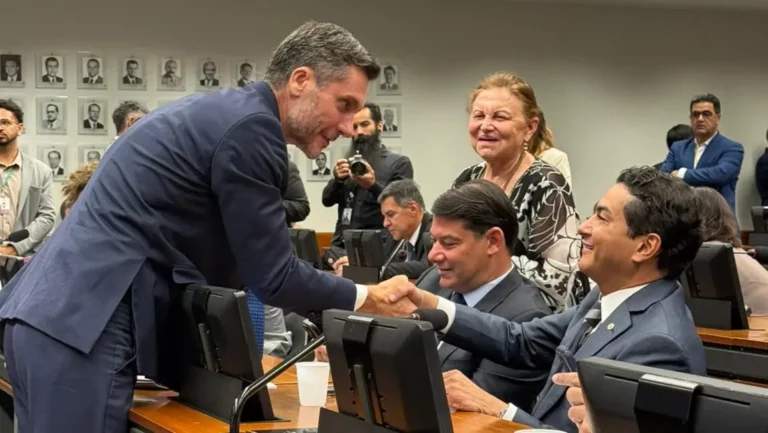 Projeto aprovado na Câmara põe fim ao poder do STF de “legislar” e “governar”