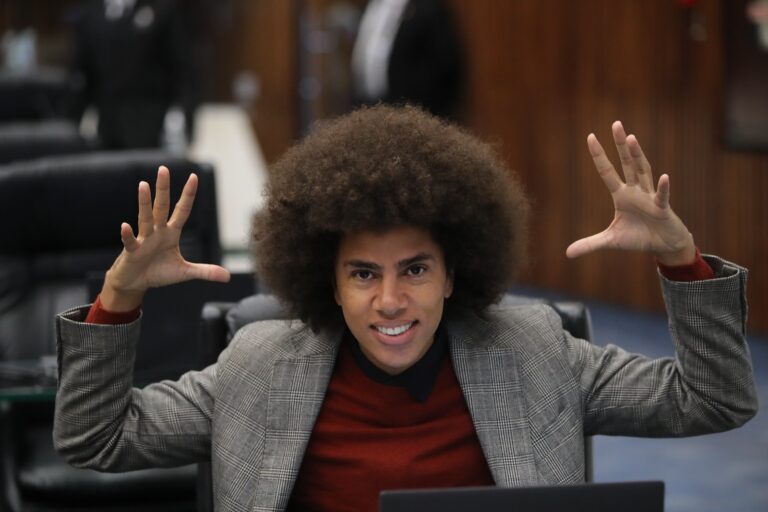 PT manifesta “total apoio” a deputado filmado em briga de rua no Paraná
