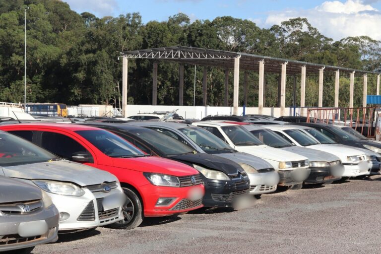 Detran-DF adia leilão de veículos 2025