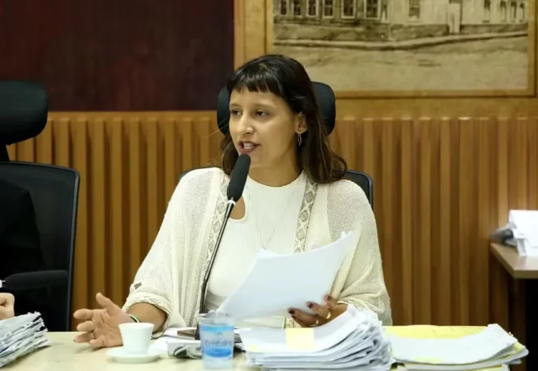 SE LASCOU: Vereadora do PT pode ser cassada por usar verba pública em ato contra Bolsonaro