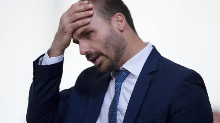 Motta cassa mandatos de Ramagem e Eduardo sem votação no plenário