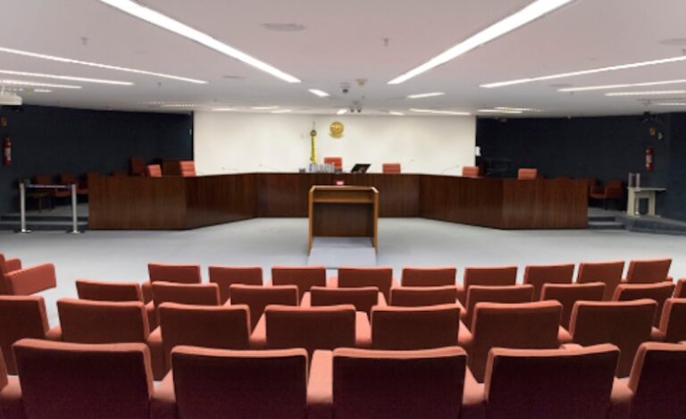 STF mantém ministros em processos e ignora pedidos de afastamento há 26 anos