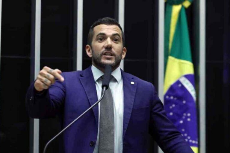 Oposição protocola requerimento para CPMI do Master