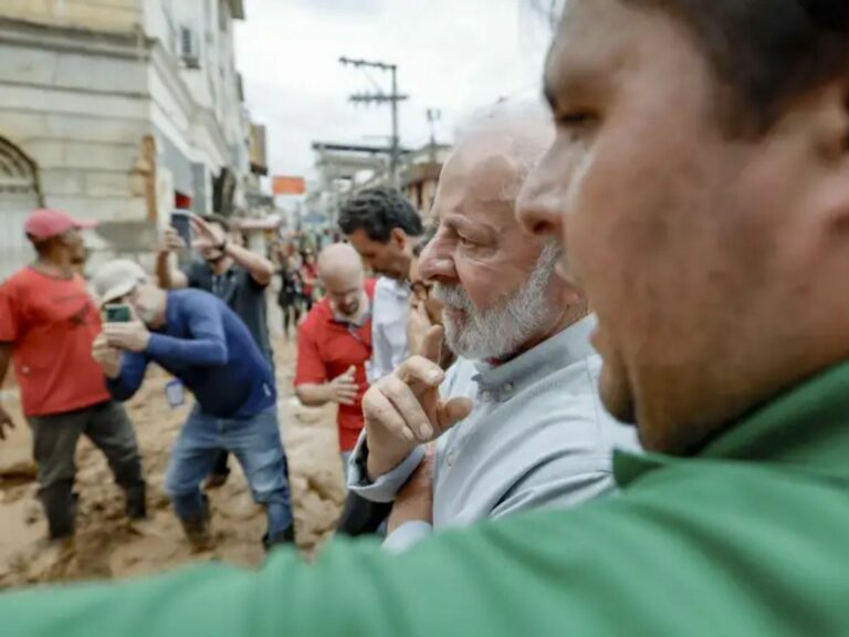 A Globo não mostra: Lula é vaiado em Minas Gerais ao visitar áreas devastadas pelas chuvas