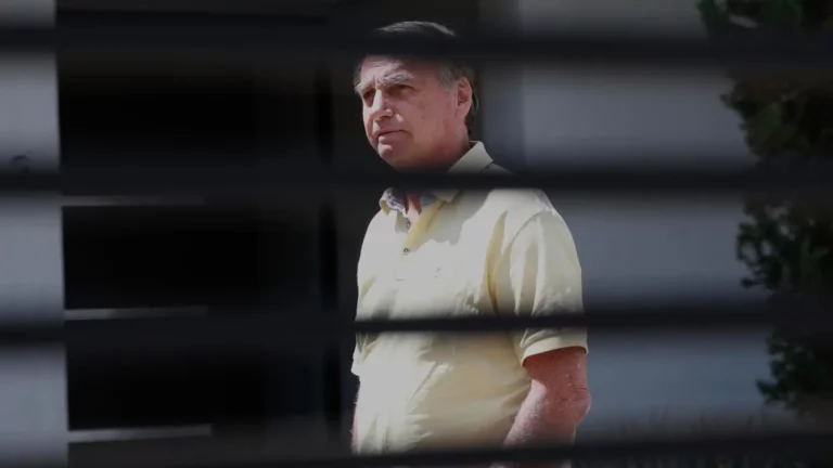 URGENTE: Alexandre de Moraes resolve atender pedidos da defesa e concede benefício de domiciliar a Bolsonaro