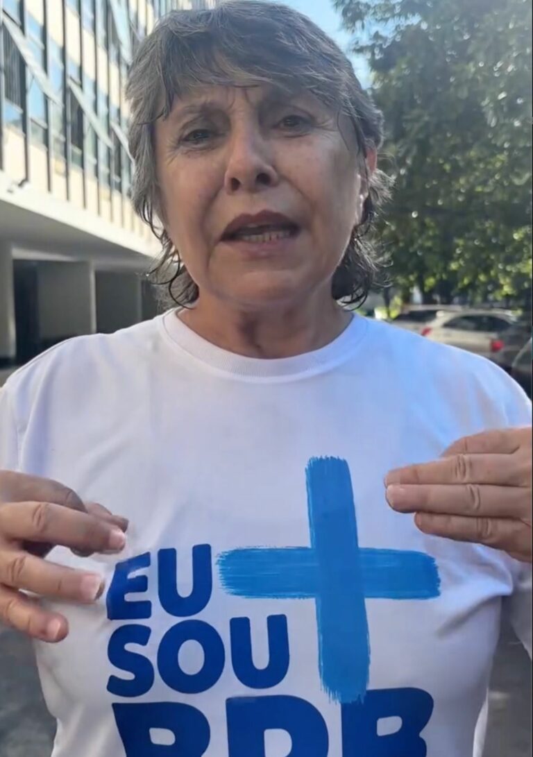 A Camiseta da Hipocrisia: Erika Kokay tenta enganar eleitores após trair Bancários e o BRB