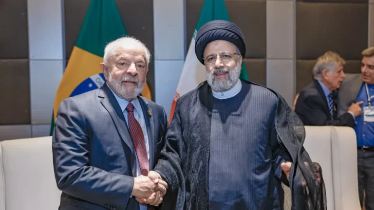 O ataque verbal de Gleisi contra Trump e o silêncio sepulcral sobre o Regime Iraniano